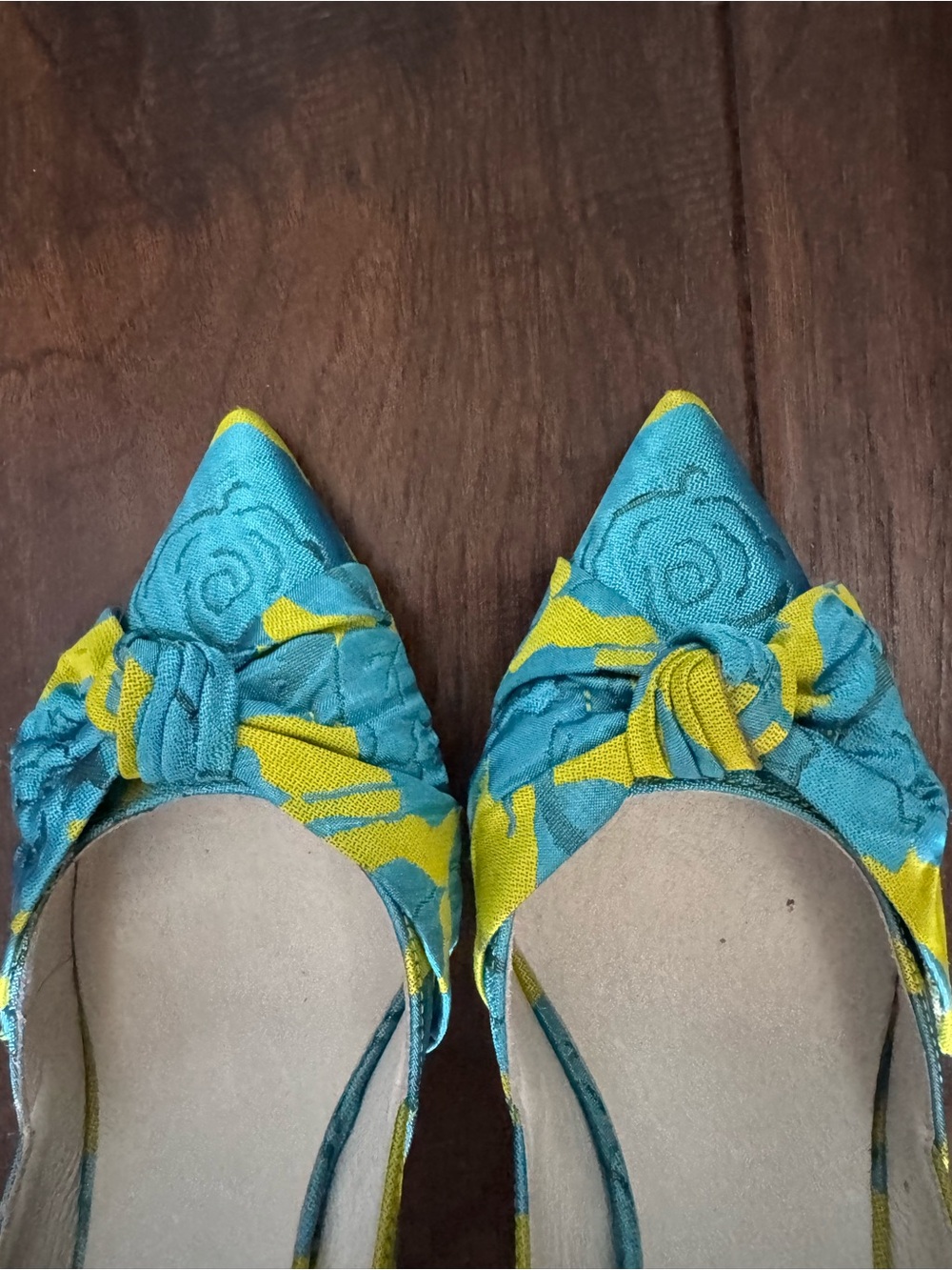 Bettye Muller Teal and Yellow Pointed Toe heals - Picture 2 of 6